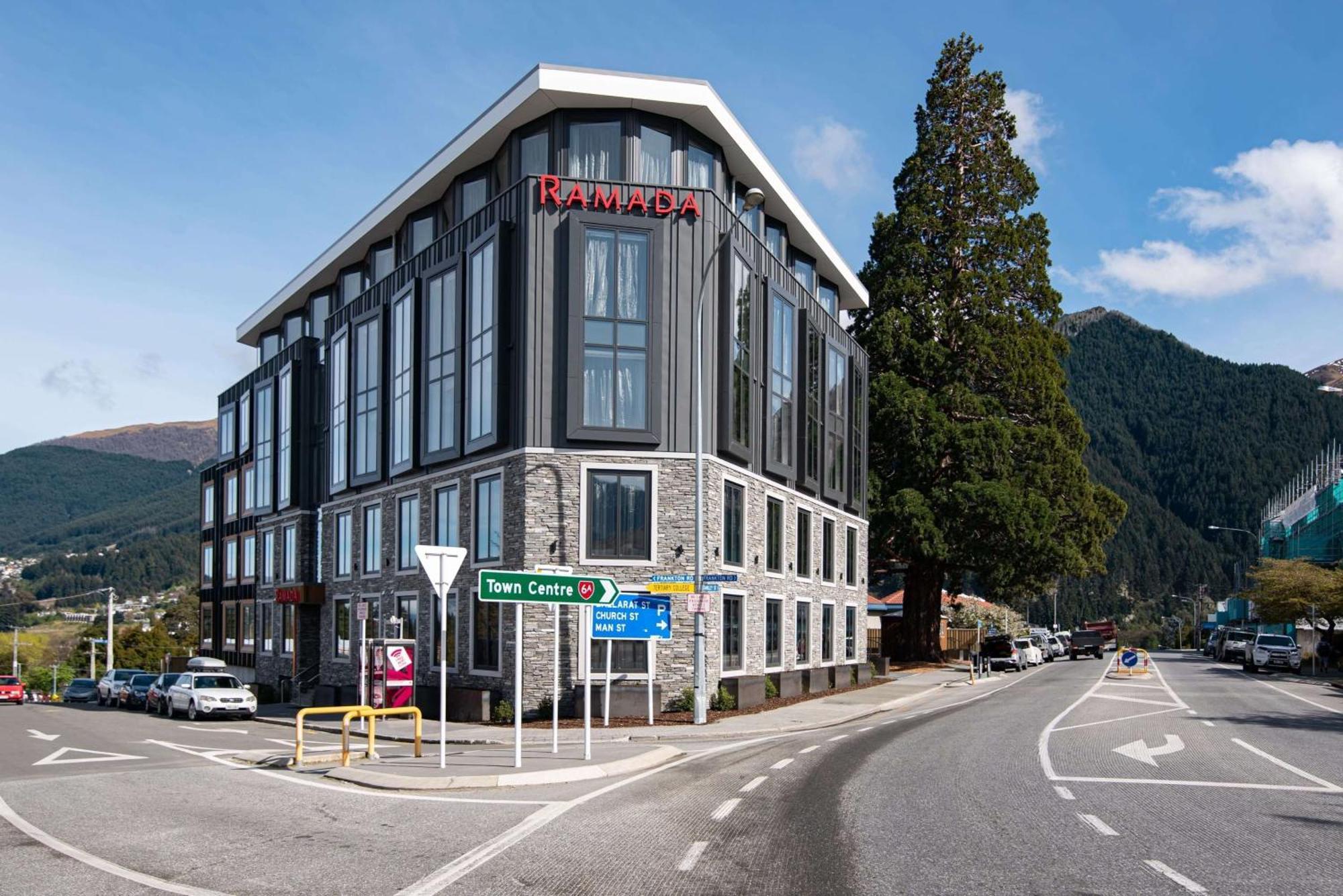 Ramada By Wyndham Queenstown Central Dış mekan fotoğraf
